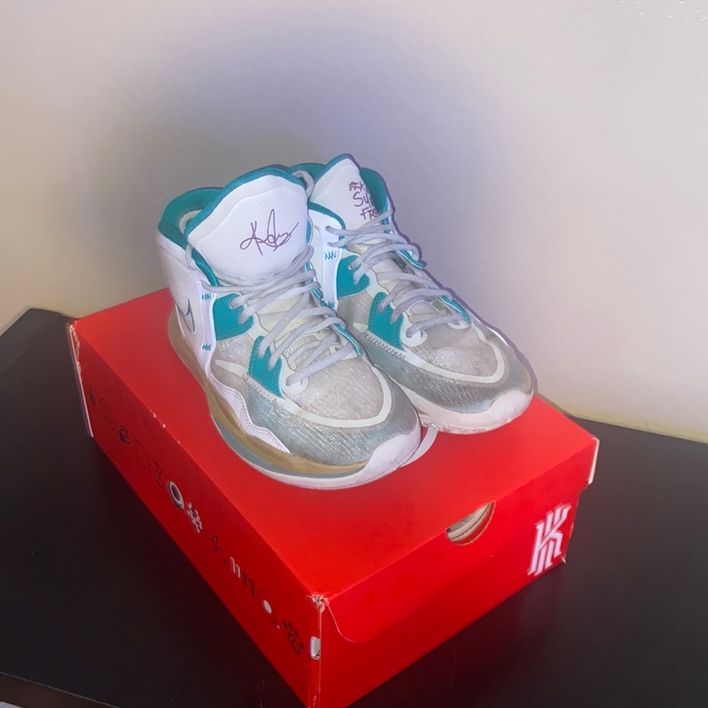 Kyrie infinite og all with box size 6y